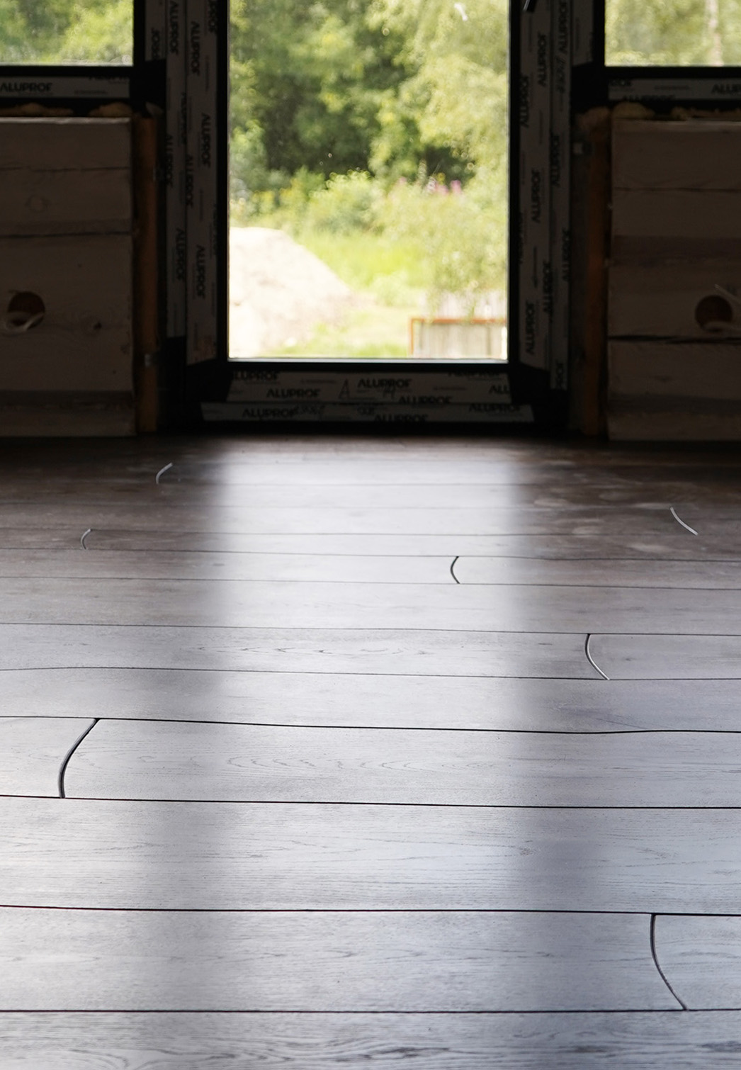 Rustic Curved Edge flooring transparent ebony, side view